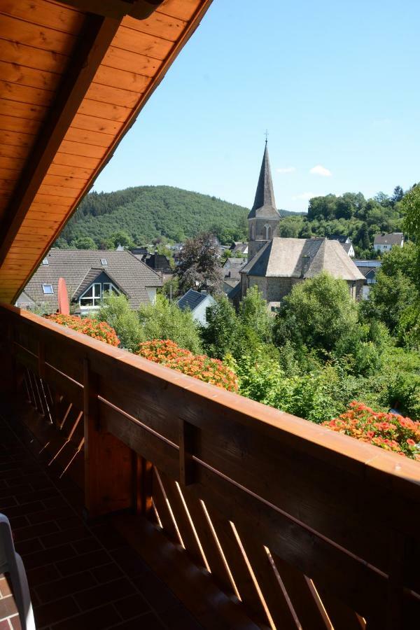 Ferienwohnung Burgblick Bilstein Buitenkant foto